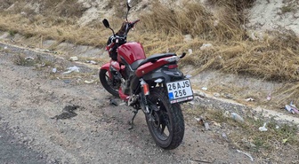 Eskişehir'de motosikletin tekeri kilitlenince sürücü düşüp hafif yaralandı