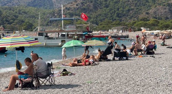 Eylül sonunda Fethiye'de deniz suyu 28 derece! Ölüdeniz sahilleri tatilcilerle doldu