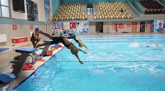 GSB Spor Okulları kapsamında Muş'ta çocuklar haftada 5 gün yüzme eğitimi alıyor
