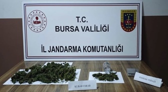 İnegöl'de jandarma operasyonunda 1 kilo 71 gram kubar esrar ele geçirildi