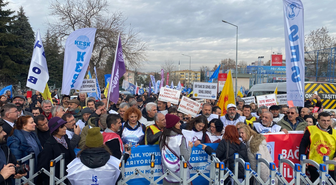 KESK, AYM önünde yaşamına son veren emekli polisin sözünü milyonların çığlığı saydı
