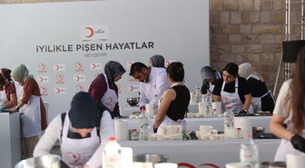 Kızılay Nevşehir'de 20 depremzede kadına aşçılık eğitimi verdi