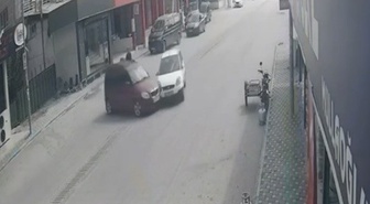 Osmaniye Toprakkale'de iki otomobil çarpıştı, 2 kişi yaralandı