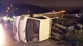 Samsun Atakum'da otomobil ile kamyonet çarpıştı, otomobildeki 4 kişi yaralandı