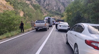 Tunceli'de 6. Tünel mevkisinde otomobil Pülümür Çayı'na düştü, 5 kişi yaralandı