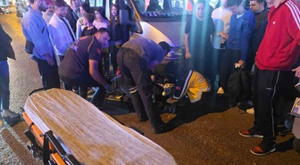 Zonguldak Ereğli'de motosiklet, karşıya geçen anne ve oğluna çarptı; anne yaralandı