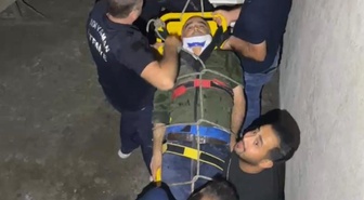 Adıyaman'da inşaatta çalışan 63 yaşındaki bekçi, merdiven boşluğuna düşerek yaralandı