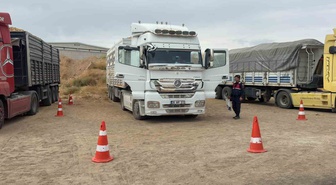 Afyonkarahisar Emirdağ'da park halindeki tırda 56 yaşındaki sürücü ölü bulundu