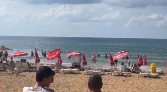 Alanya İncekum'da deniz üzerinde oluşan hortumu vatandaşlar ve turistler görüntüledi