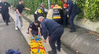 Ataşehir'de motosiklet aydınlatma direğine çarptı, sürücü ağır yaralandı