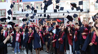 Atatürk Üniversitesi, Bakü'deki törende yaklaşık 200 öğrenciyi mezun etti