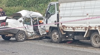 Aydın Bozdoğan'da otomobil ile kamyonet çarpıştı, 1 kişi öldü, 2 kişi yaralandı