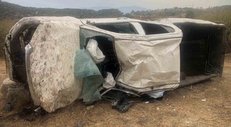Aydın Karpuzlu'da kontrolden çıkan kamyonet takla attı, 3 kişi yaralandı