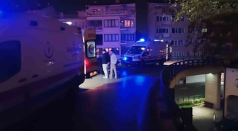 Bursa'da çalıntı motosiklet bariyerlere çarptı, 3 yaralı, sürücü kayıp aranıyor