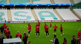 Bursa'da yarın İtalya ile oynayacak A Milli Futbol Takımı, son antrenmanını yaptı