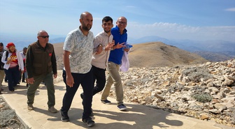 Engelliler, Adıyaman Kahta'daki Nemrut Dağı'na 24'üncü etkinlikte tırmanarak ulaştı
