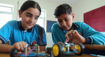 Erzincan'da 46 ortaokul öğrencisi TÜBİTAK destekli projeyle yapay zeka eğitimi aldı