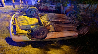 Erzincan-Sivas kara yolunda devrilen otomobilde iki kişi yaralandı