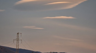 Erzincan Üzümlü'de UFO'yu andıran mercek bulutu gökyüzünde ilgi uyandırdı