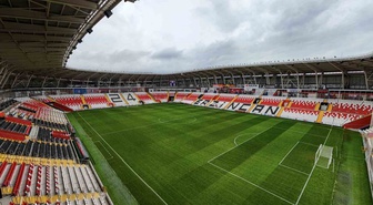 Erzincanspor iç saha maçlarını 12 bin 981 kişilik 13 Şubat Şehir Stadyumu'nda oynuyor