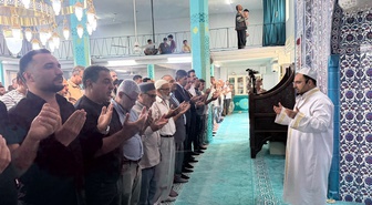 Hatay Reyhanlı'da gemi kazasında kaybolan iki kardeş için gıyabi cenaze namazı kılındı