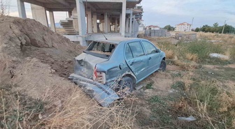 Karaman'da pikap ile otomobil kavşakta çarpıştı, 2 kişi yaralandı