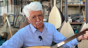 Kayseri'de 36 yıldır bağlama yapan Naci Kılıçkaya, Türkiye'de yılın ahisi seçildi