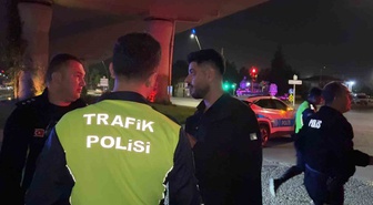 Kayseri'de dur ihtarına uymayan sürücü kaza yapmış halde yakalandı; 2 kişi yaralandı