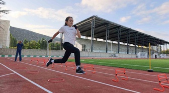 Konya Bozkır'da gönüllü atletizm çalışmaları 60 metre birinciliğiyle sürüyor