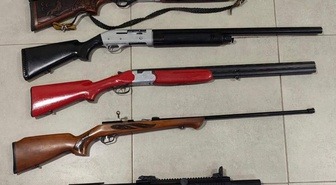 Konya'da polis ekipleri operasyonda 6 ruhsatsız tüfek ele geçirdi