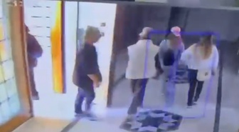 Hırsızlar kapıyı 4 kez açtı, kedi Mucize eve sokmadı! Küçükçekmece'de 45 dakikalık direniş kamerada