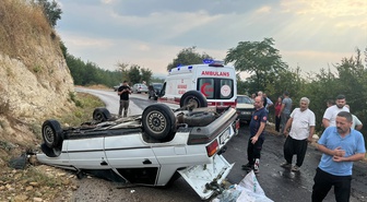 Osmaniye Kadirli'de otomobil devrildi, sürücü ile annesi 2 kişi yaralandı