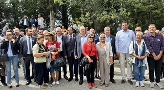 Tuncel Kurtiz, Edremit Çamlıbel'deki kabri başında vefatının 13. yılında anıldı