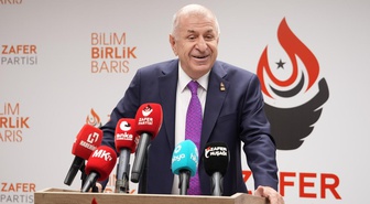 Ümit Özdağ, Dünya Satranç Şampiyonası'nda gümüş madalya alan Erdoğmuş'u tebrik etti