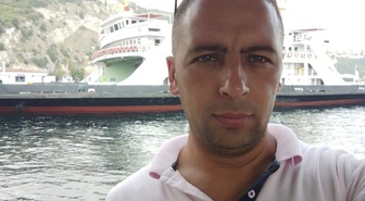 Yalova'da vinçten düşen demirler altında kalan Elmas Huysal (39) öldü.