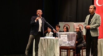 Yeni Parti Genel Başkanı Özgür Özel, Küçükçekmece'deki ön seçimde adalet vadediyor