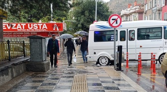 Afyonkarahisar'da yağmur etkisini sürdürürken sıcaklık 10 dereceye kadar düştü
