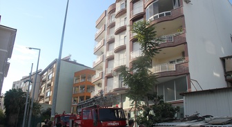 Antalya Serik'te 5 katlı apartmanın 3. kat balkonunda çıkan yangın söndürüldü.