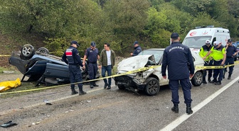 Bartın Ulus'ta iki otomobil çarpıştı, kazada 1 kişi öldü 6 kişi yaralandı