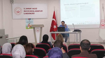 Bayburt Aile ve Sosyal Hizmetler personeline gelişimsel yaklaşım eğitimi verildi