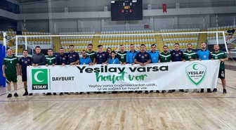 Bayburt'ta kurumlar arası voleybol turnuvasında Yeşilay stant açtı