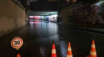 Beyoğlu'nda sağanak etkili oldu, Zincirlikuyu alt geçidi su altında kaldı