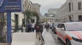 Beyoğlu ve Fatih'te turistlere hanutçuluk yapan 2 şüpheli gözaltına alındı
