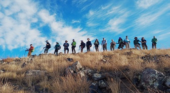 Bitlis'te 19 kişilik doğasever grubu Nemrut Dağı'nda zirve yapıp kalderada yürüdü.