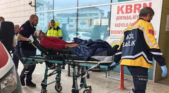 Bursa İnegöl'de kontrolden çıkan şeker yüklü TIR kanala uçtu, sürücü yaralandı