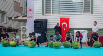 Diyarbakır'da karpuz yarışmasında Adil Aydın 47 kilo 900 gramla birinci oldu