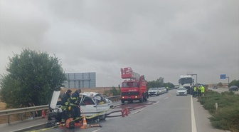Eskişehir'de otomobil tırla çarpıştı, kazada iki kişi hayatını kaybetti