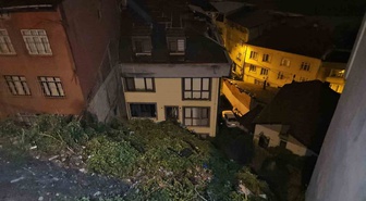 Eyüpsultan'da toprak kayması sonrası apartmandaki 25 kişi tahliye edildi