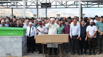 Gaziantep'teki kazada ölen aynı aileden 7 kişi Hatay Antakya'da toprağa verildi