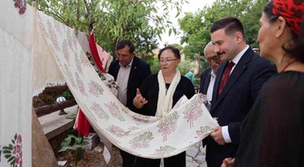 Gökçeada'da Tokat yazmacılığı sergisi düzenlendi, Kaymakam Acar eserleri inceledi